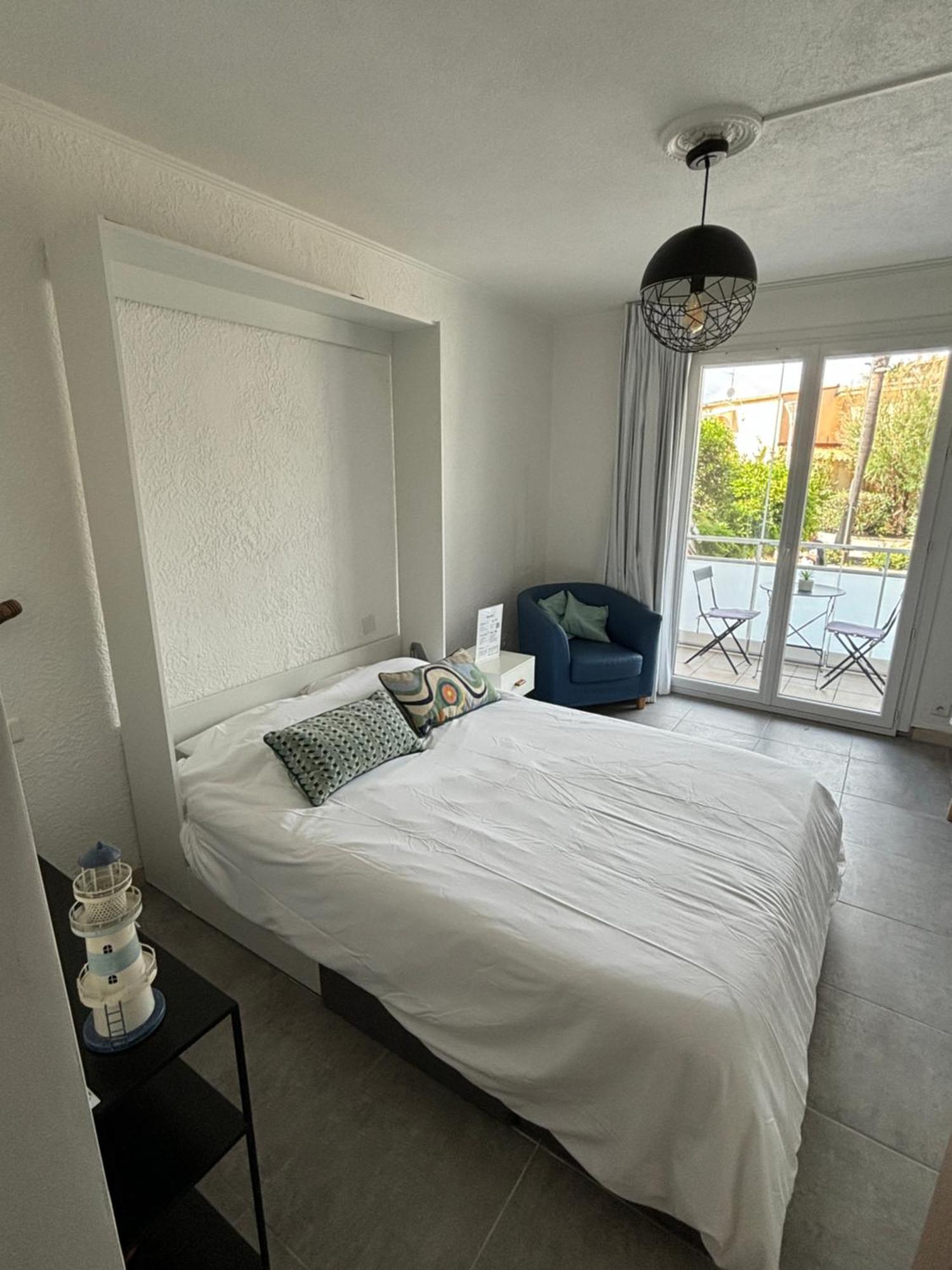 Studio Spacieux Avec Patio En Centre Ville Cavalaire-sur-Mer Kültér fotó