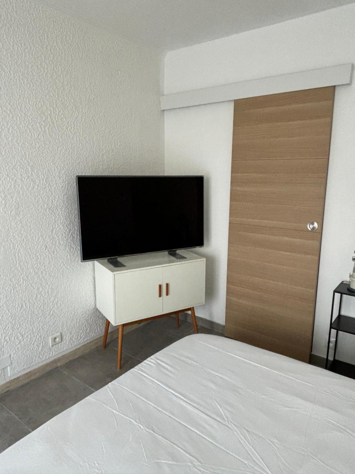 Studio Spacieux Avec Patio En Centre Ville Cavalaire-sur-Mer Kültér fotó